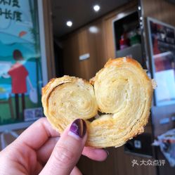 哈爾濱食品廠打浦橋店的小蝴蝶酥 一口酥脆，滿口香甜的上海經(jīng)典味道
